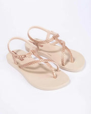 סנדל ילדות בטקסטורה מנוחשת