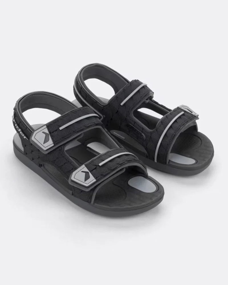 סנדלי רצועות לילדים